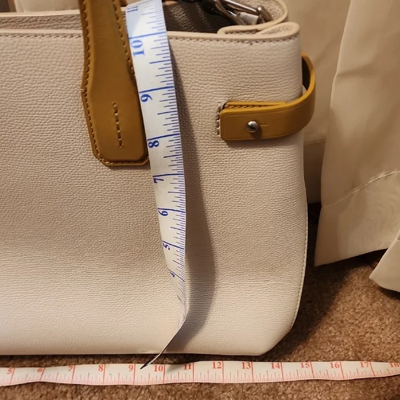 Burberry Banner Leather Tote Bag in Ivory with Tan leather details - Picture 10 of 16